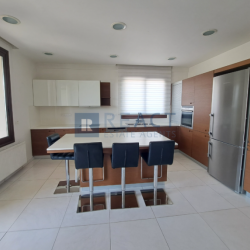 Three Bedroom Penthouse Apartment 1374